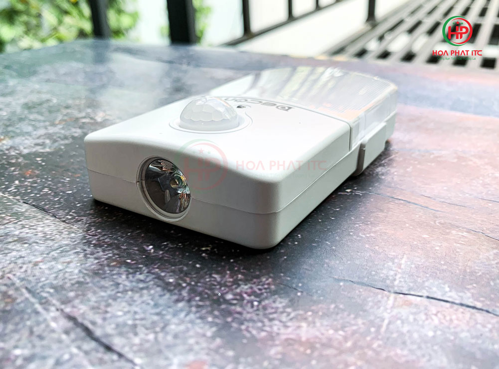 Den-LED-cam-ung-dung-pin-AAA-Decom-DC-069D-co-the-lam-den-pin