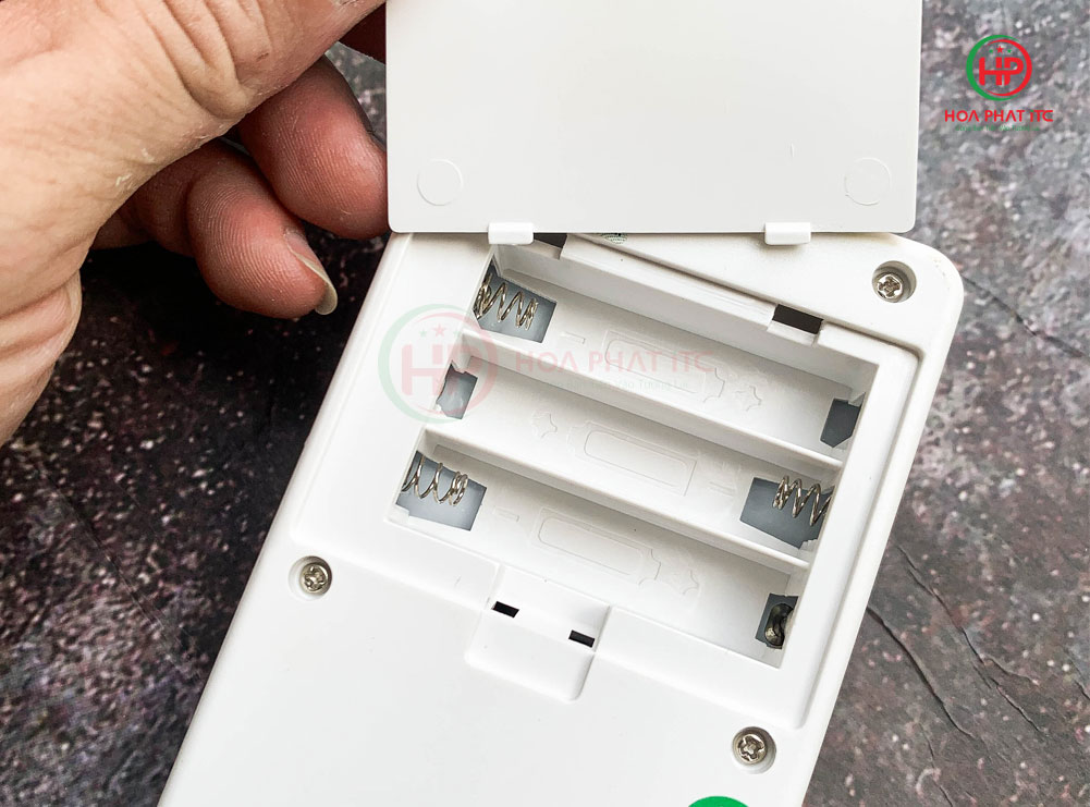 Den-LED-cam-ung-dung-pin-AAA-Decom-DC-069D-khay-pin